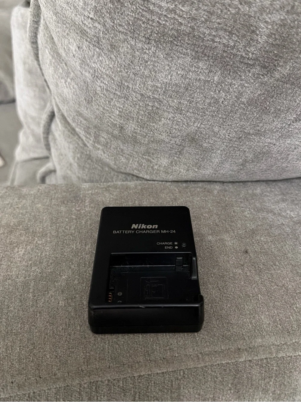 Nikon MH-24 Battery Charger - Black Finish